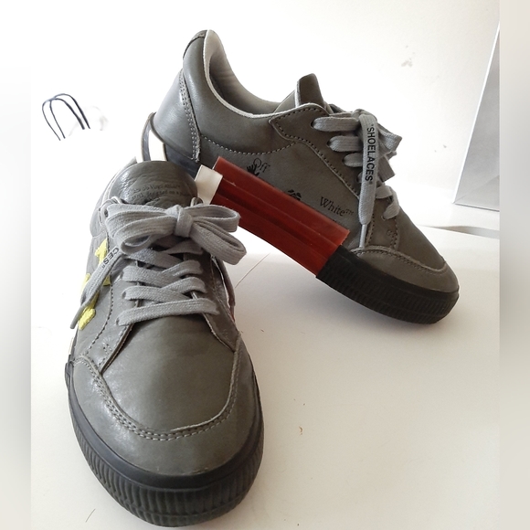 OFF WHITE Leather Vulcanized Lo-Top Sneakers - Picture 6 of 14